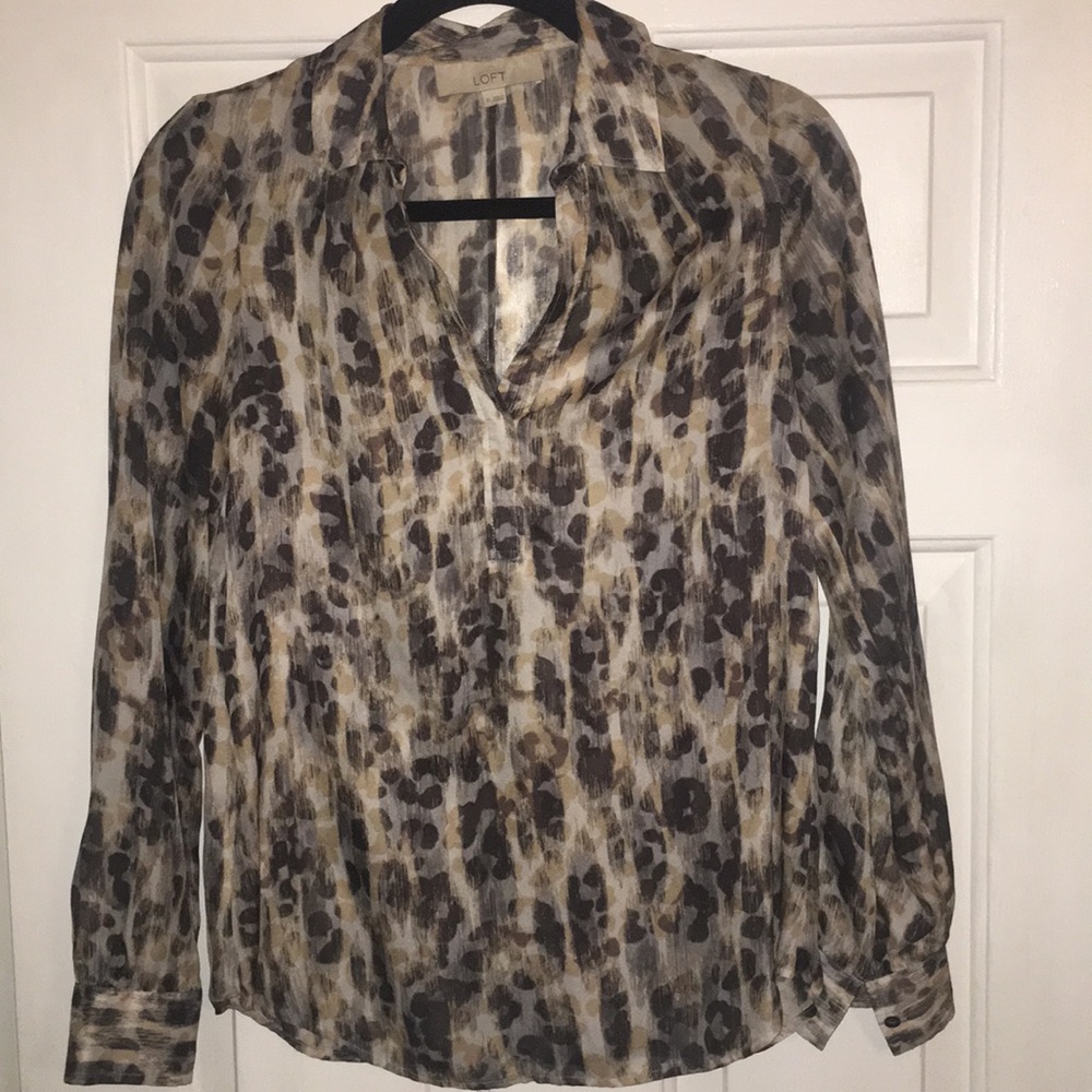 The Loft V-neck collar animal print size XS